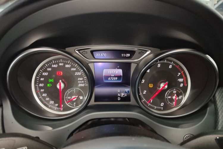 Mercedes-Benz GLA Class 2020 car image #23