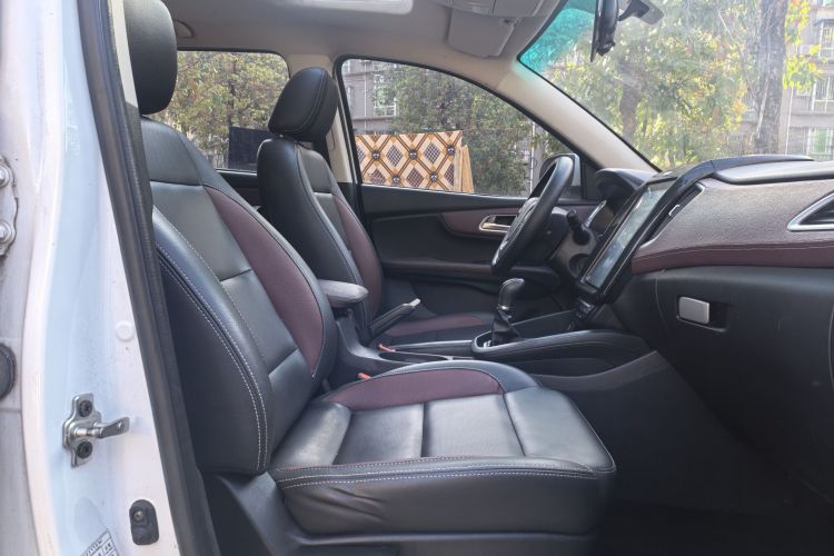 SWM斯威汽车 SWM斯威X7 2017 汽车图片 #23