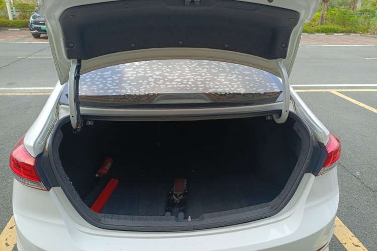 Hyundai Elantra AD 2020 immagine di auto #23