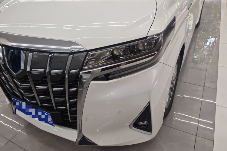 Toyota Alphard 2022 car image #23