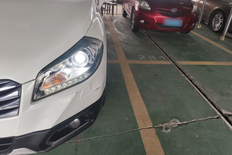 Suzuki S-Cross 2015 صورة سيارة #23