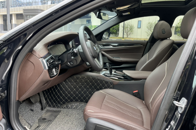 BMW 5 Series 2024 car image #23