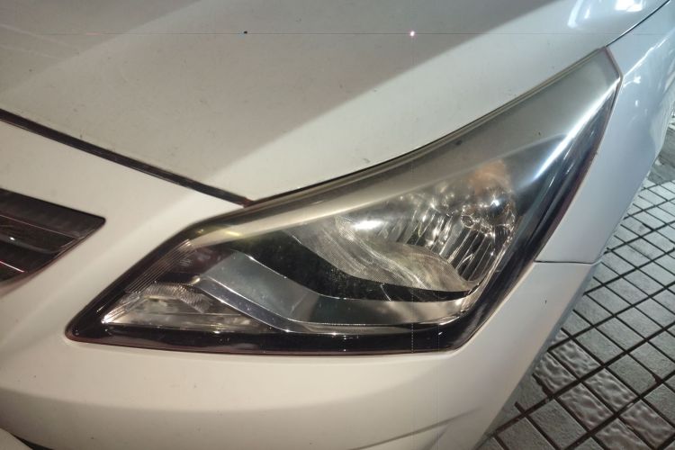 Hyundai Reina 2016 car image #23