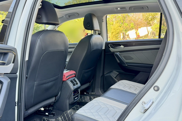 Volkswagen Tayron 2023 immagine di auto #23