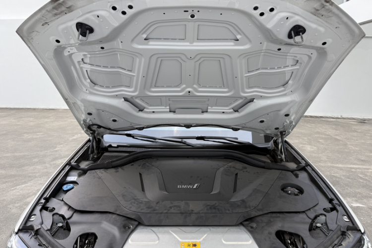 BMW iX3 2023 immagine di auto #23