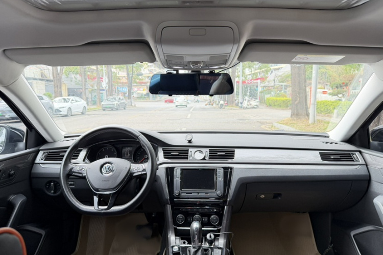 Volkswagen Passat 2018 car image #23