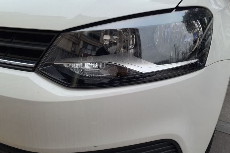 Volkswagen Polo 2017 car image #23