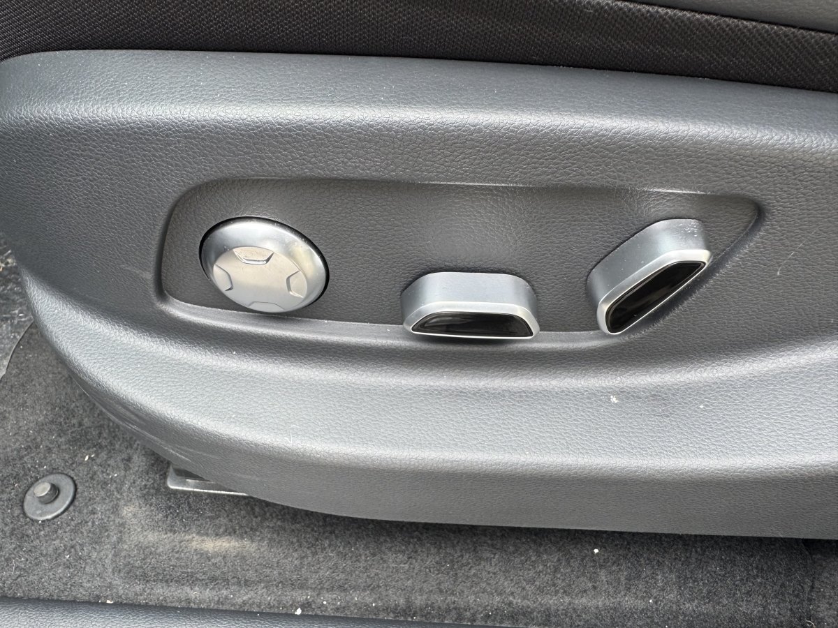 HongQi HS7 PHEV 2024 #23 HongQi HS7 PHEV 2024 car image #23