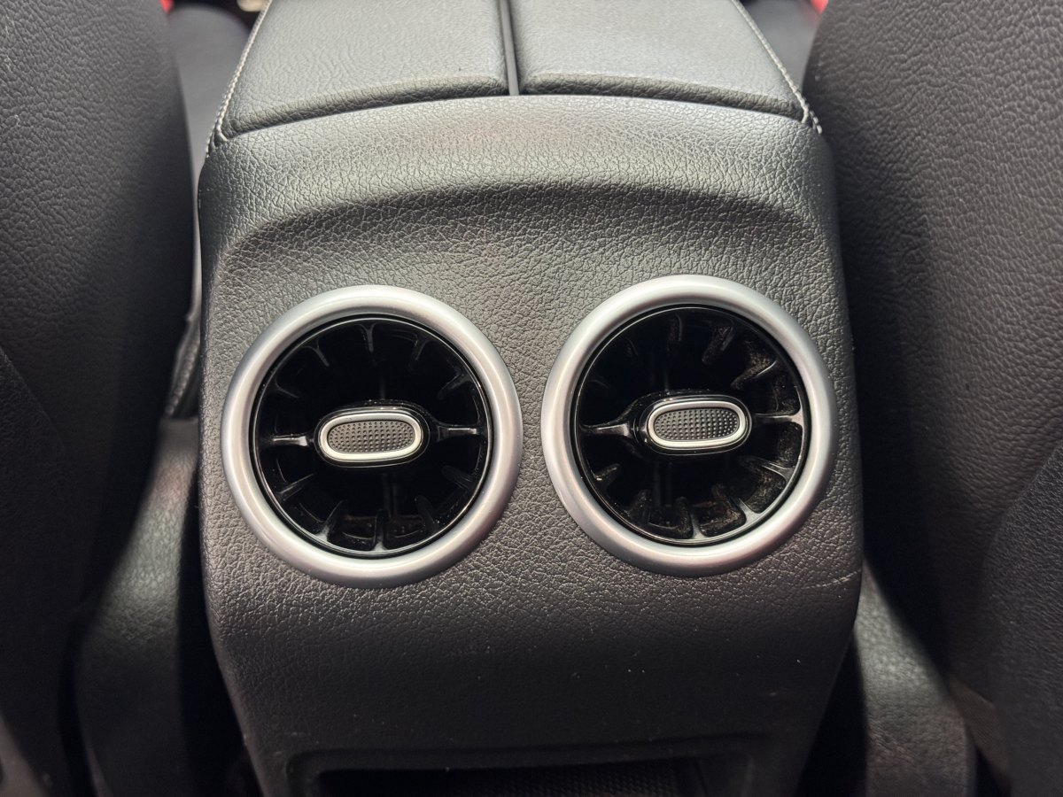 Mercedes-Benz GLB AMG 2020 immagine di auto #23