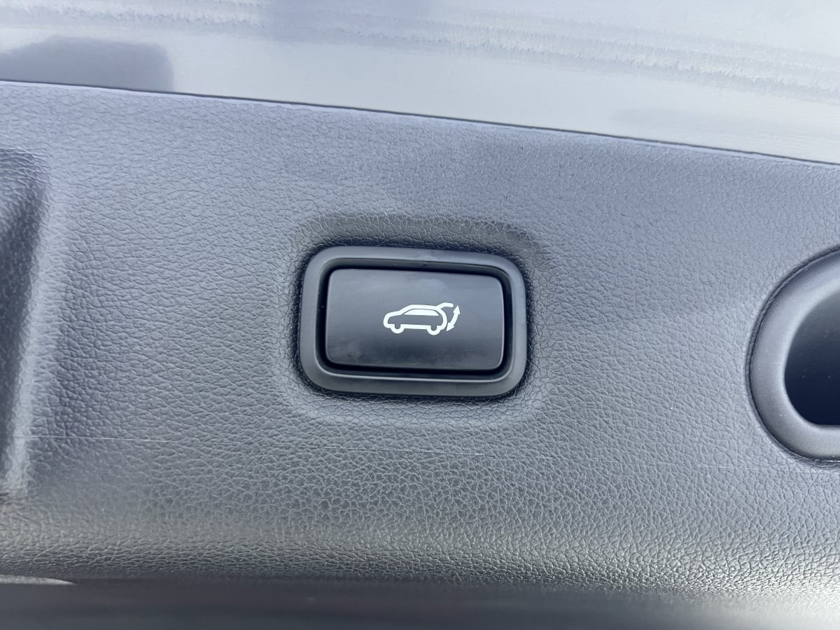 Hyundai Custo 2023 car image #23