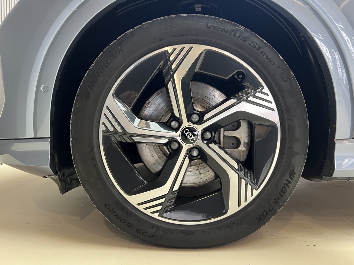 Audi Q4 e-tron 2023 immagine di auto #23