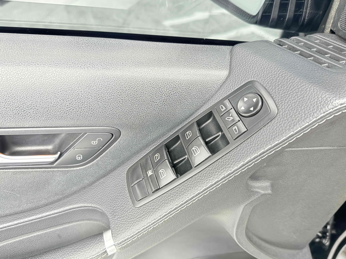 Mercedes-Benz R Class 2015 car image #23