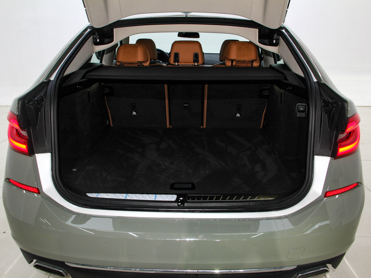 BMW 6 Series 2022 car image #23