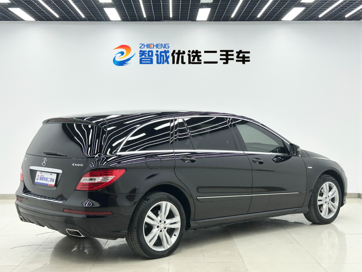 Mercedes-Benz R Class 2017 car image #23