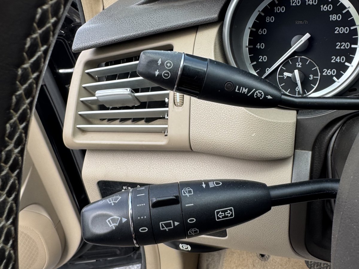 Mercedes-Benz R Class 2013 car image #23