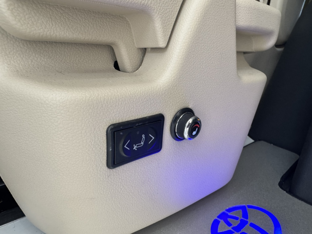 Toyota Granvia 2024 car image #23