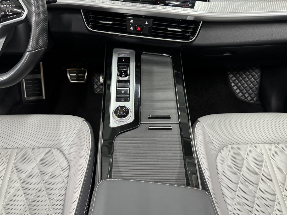 Volkswagen Tavendor 2023 car image #23