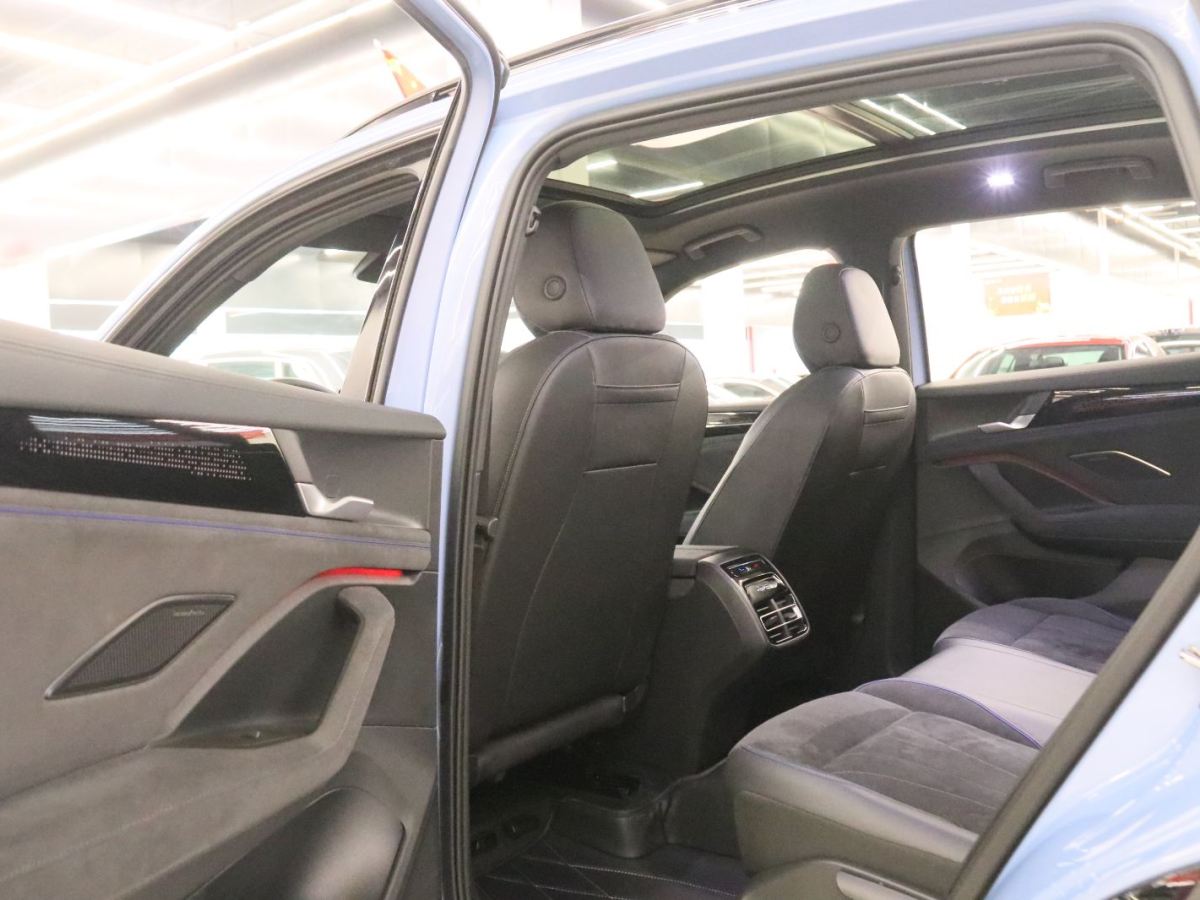 Volkswagen Tiguan L 2024 immagine di auto #23