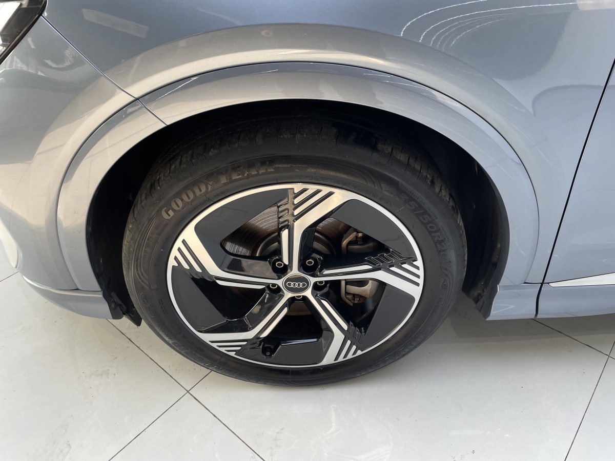 Audi Q4 e-tron 2023 #23 Audi Q4 e-tron 2023 صورة سيارة #23