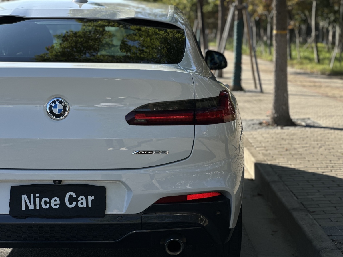 BMW X4 M 2018 immagine di auto #23