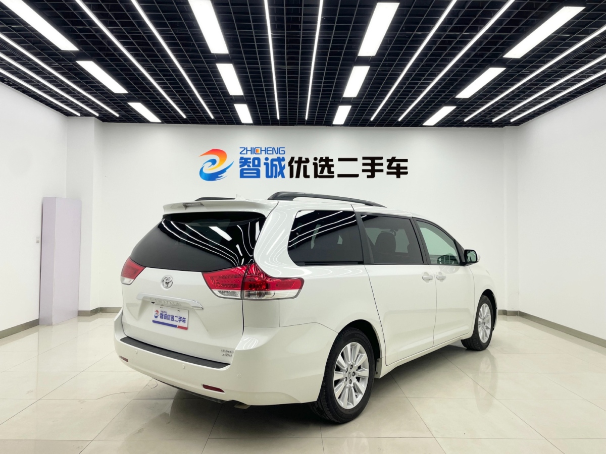 Toyota SIENNA 2010 car image #23