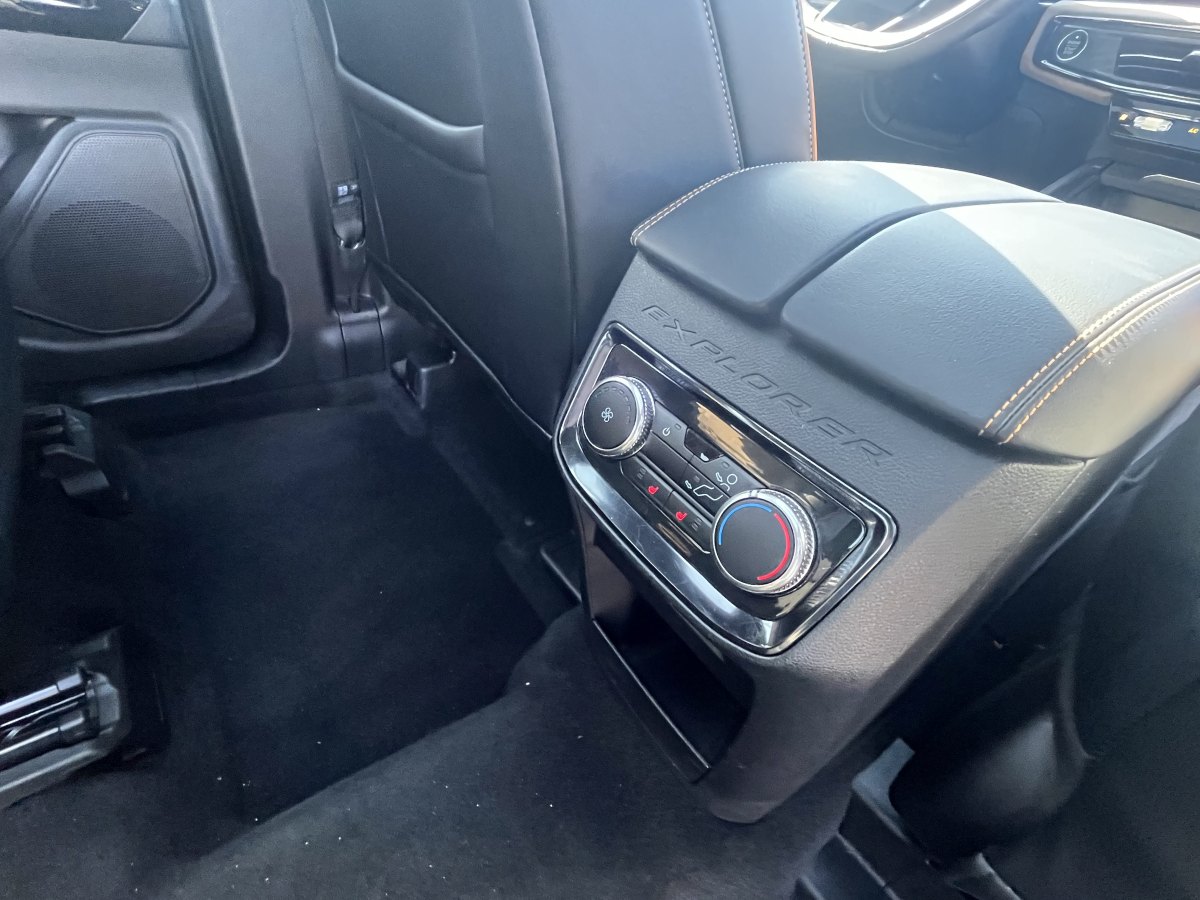 Ford Explorer 2025 immagine di auto #23