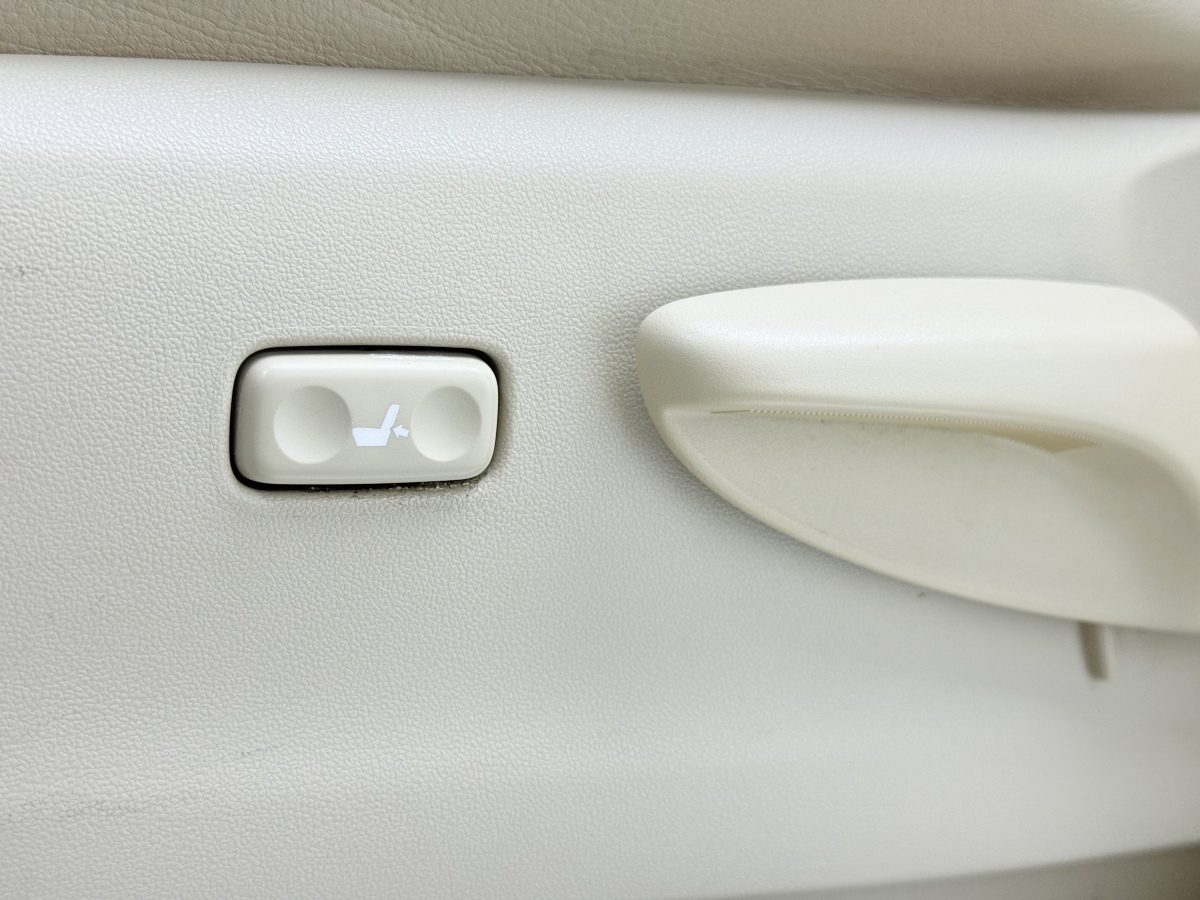 Toyota 2013 car image #23