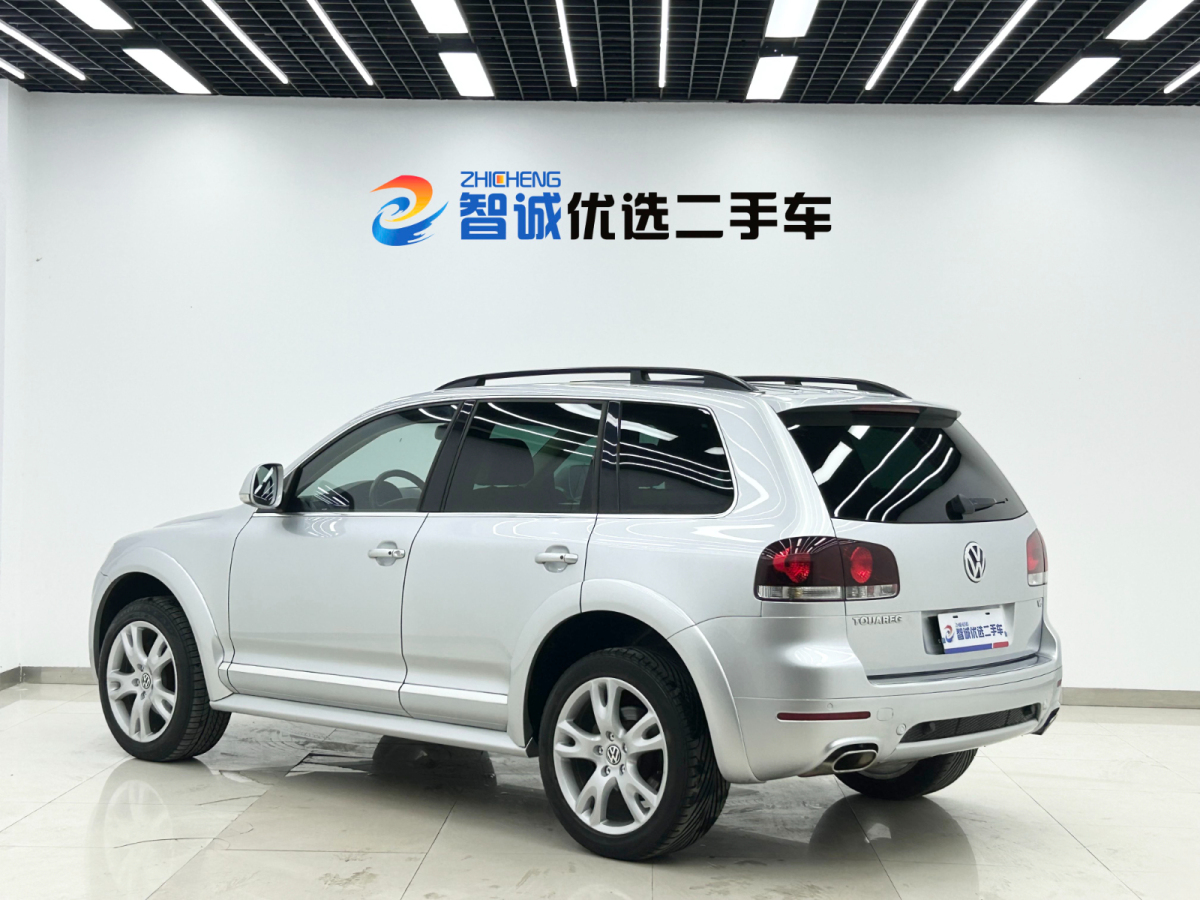 Volkswagen Touareg 2010 car image #23