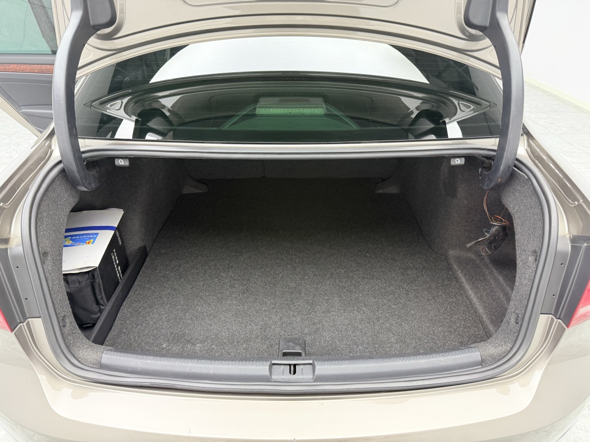 Volkswagen Passat 2012 car image #23