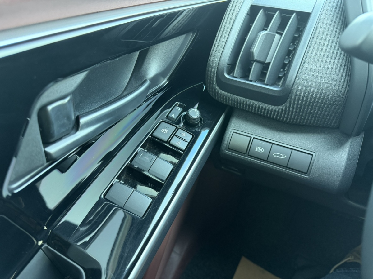 Toyota bZ4X 2022 изображение автомобиля #23