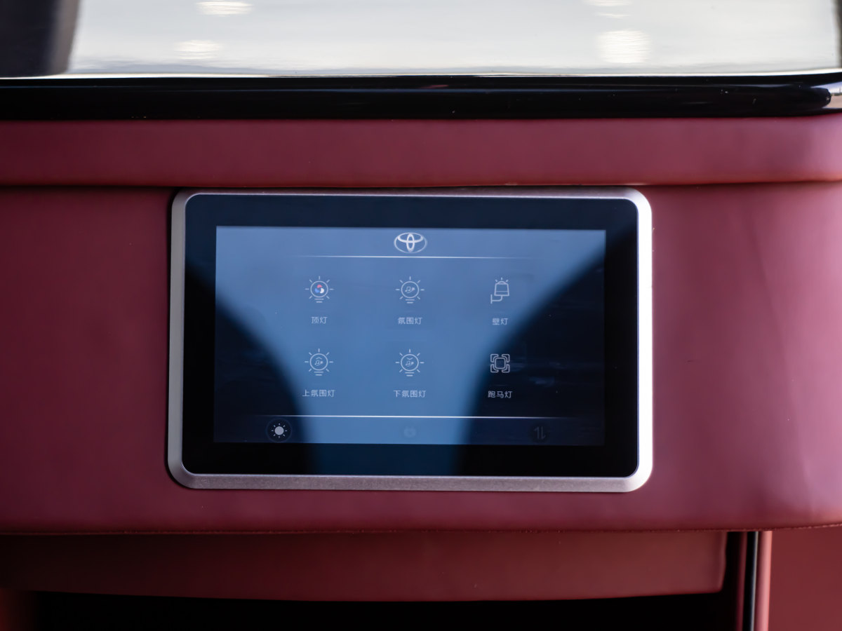 Toyota Hiace 2024 car image #23