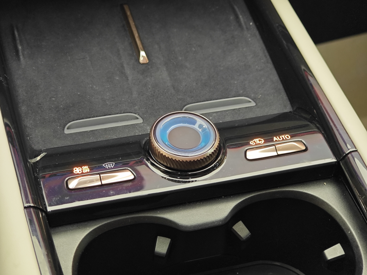 Lynk & Co 900 2025 car image #23