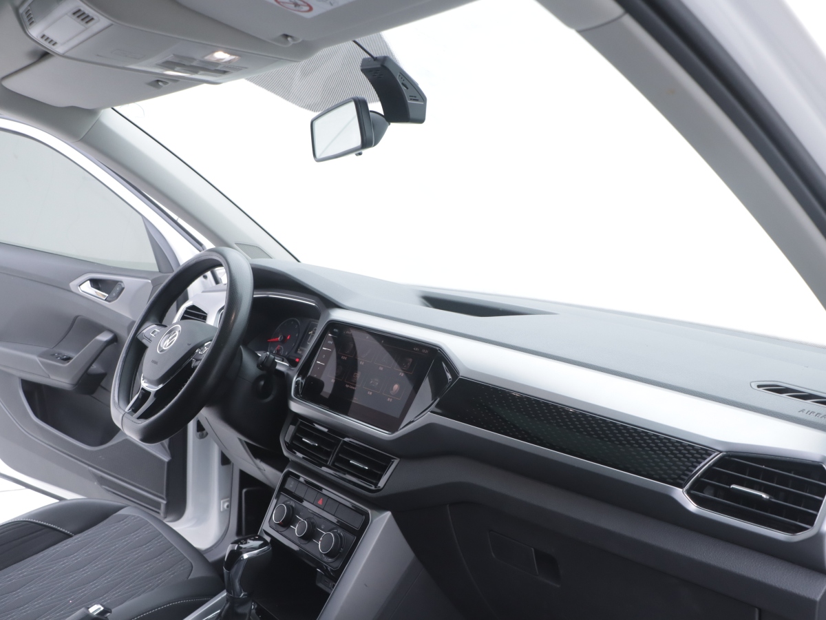 Volkswagen T-Cross 2021 immagine di auto #23