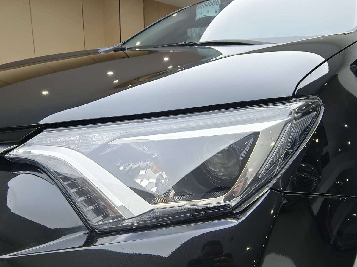Toyota RAV4 2019 car image #23