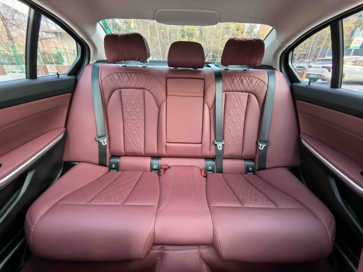 BMW i3 2023 car image #23