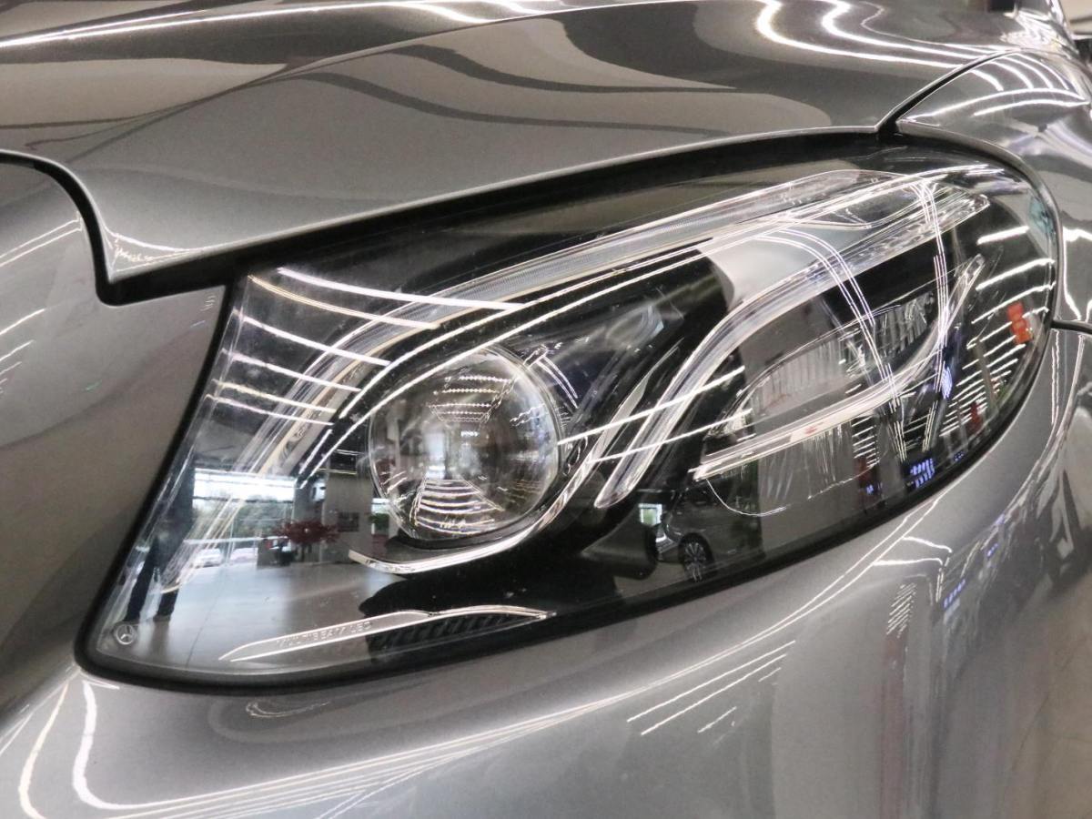 Mercedes-Benz 2019 car image #23