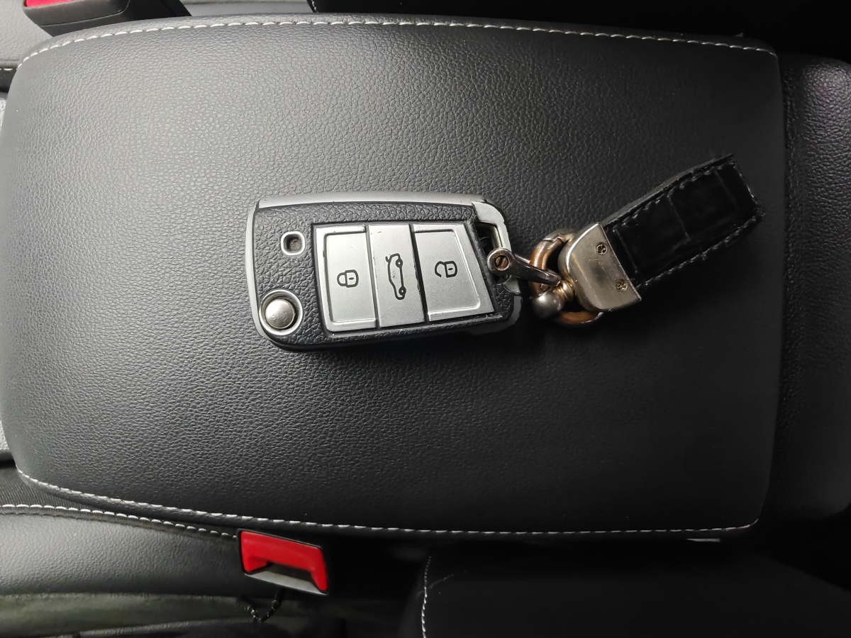 Volkswagen Tiguan L 2018 immagine di auto #23