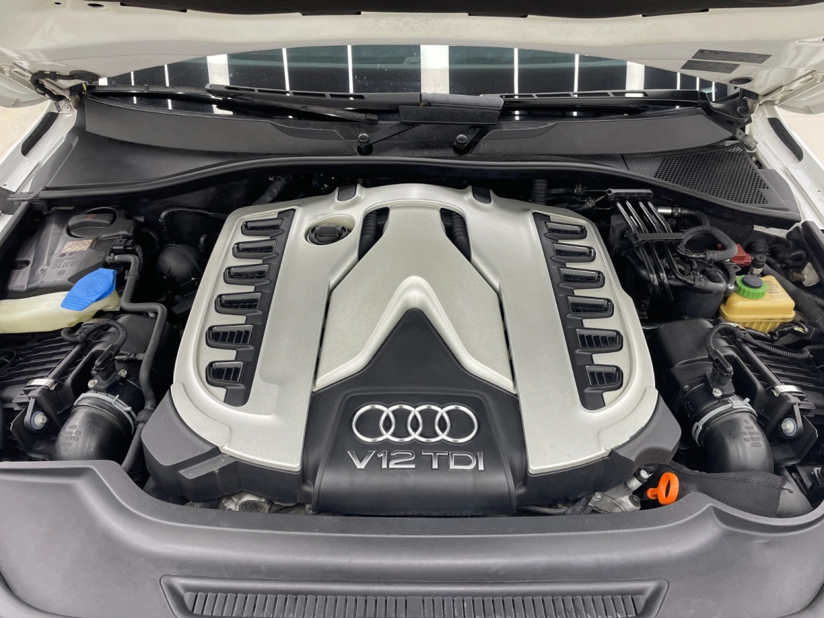 Audi Q7 2010 car image #23