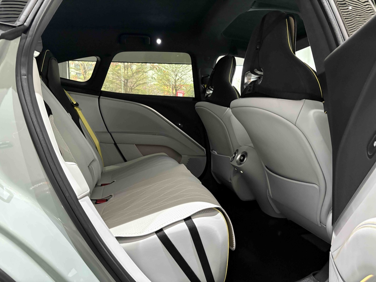 Avatr 11 2023 car image #23