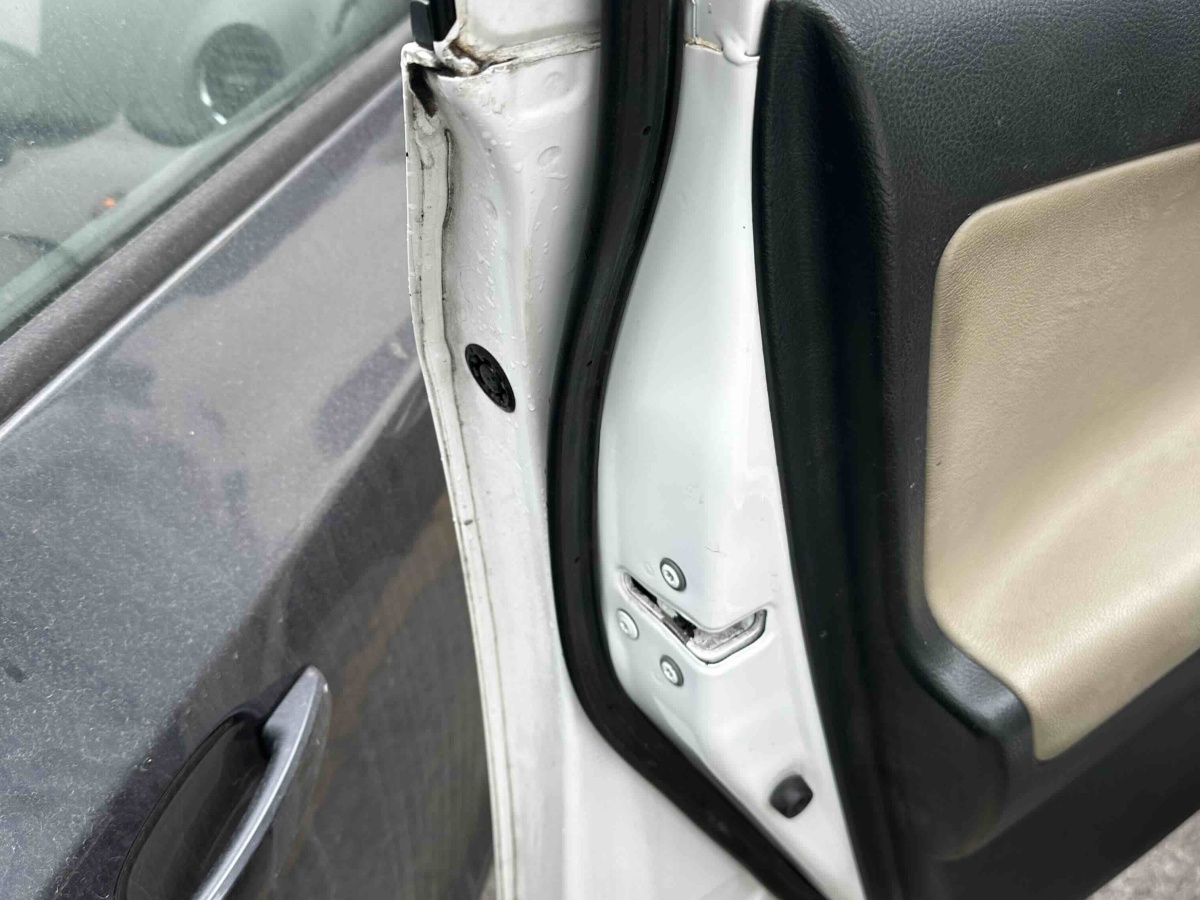 Toyota RAV4 2011 immagine di auto #23