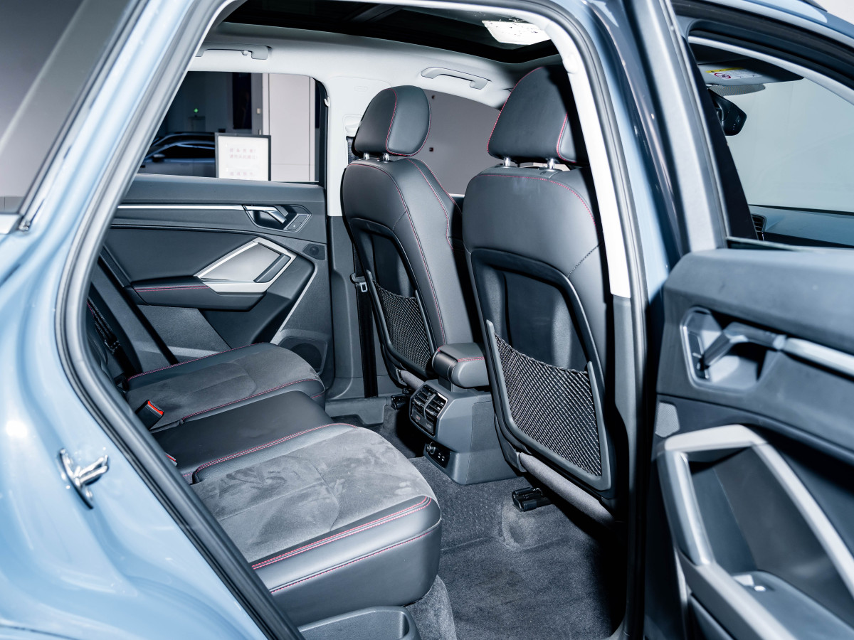 Audi Q3 2023 car image #23