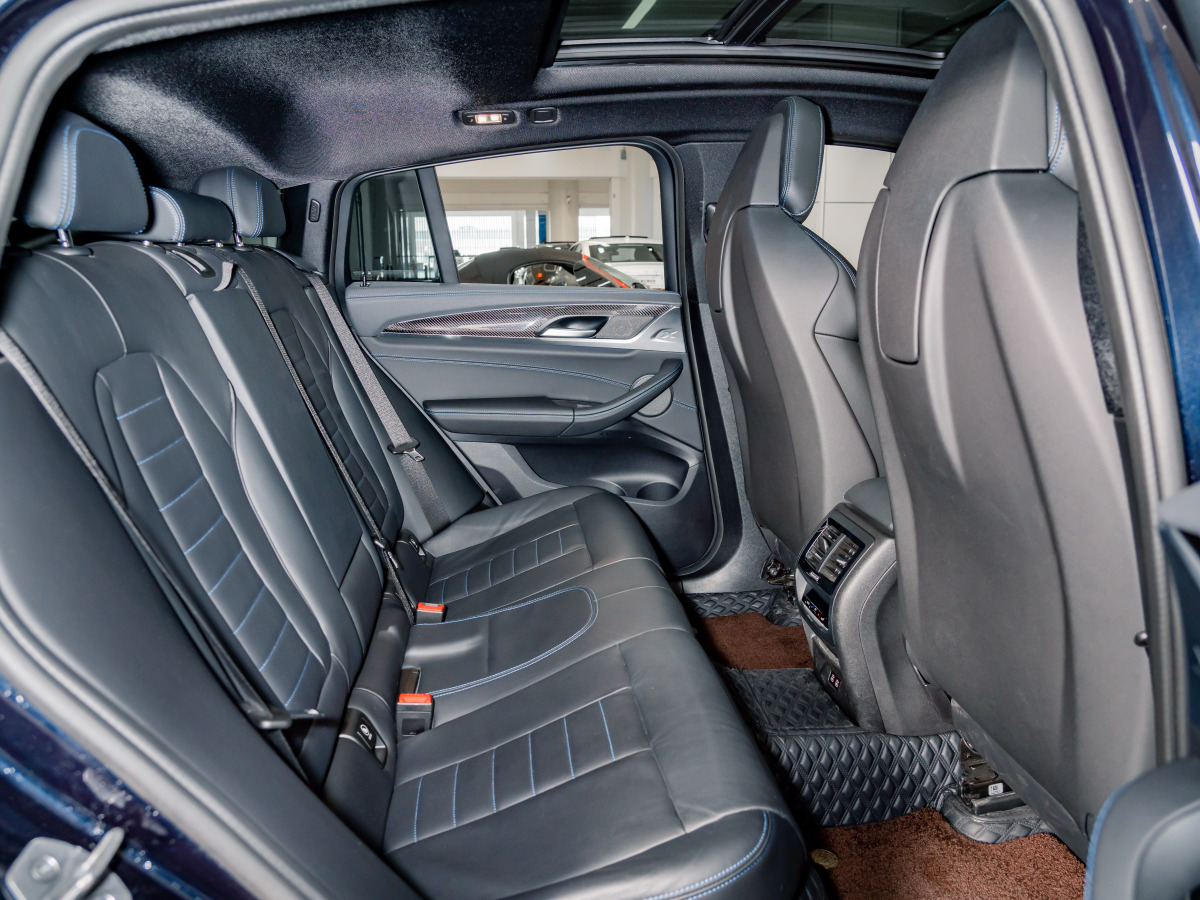 BMW X4 2023 immagine di auto #23