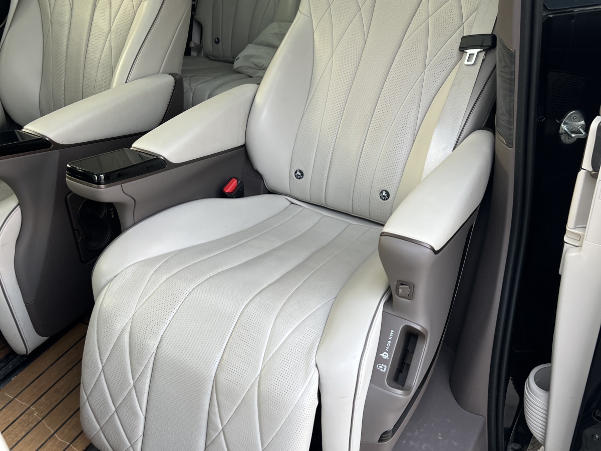 Denza D9 2023 image de voiture #23