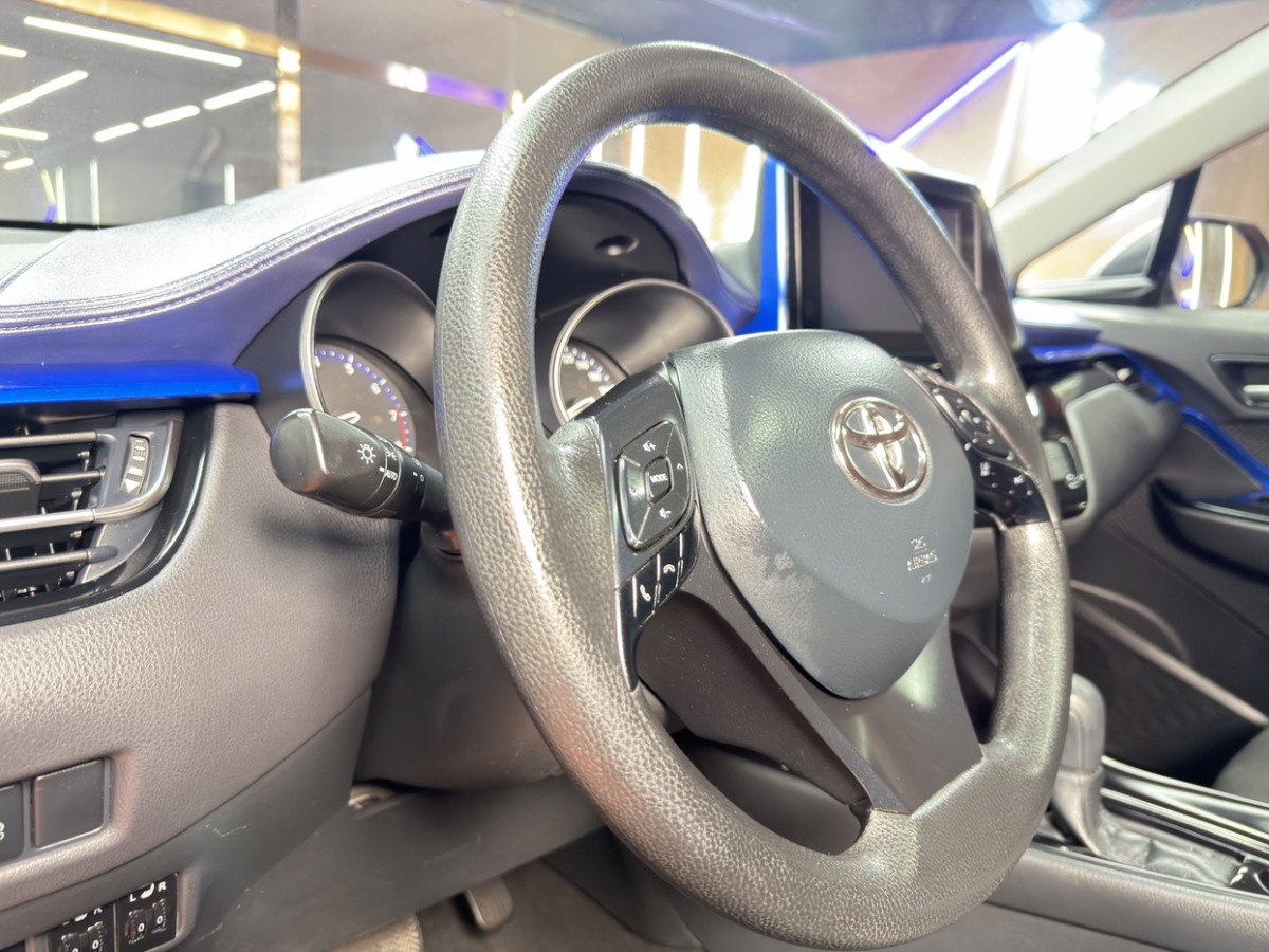 Toyota C-HR 2021 car image #23