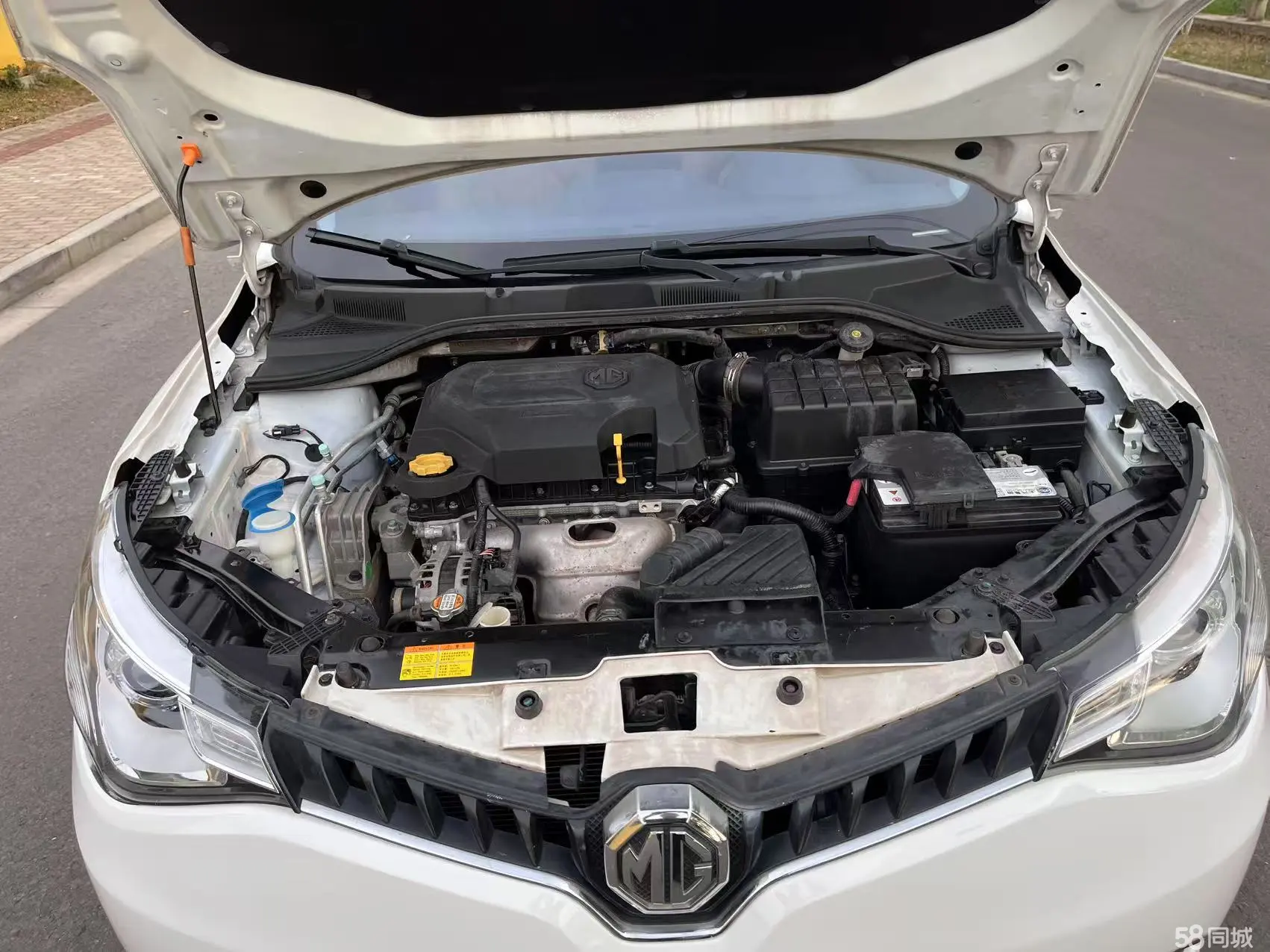 MG GT 2016 car image #23