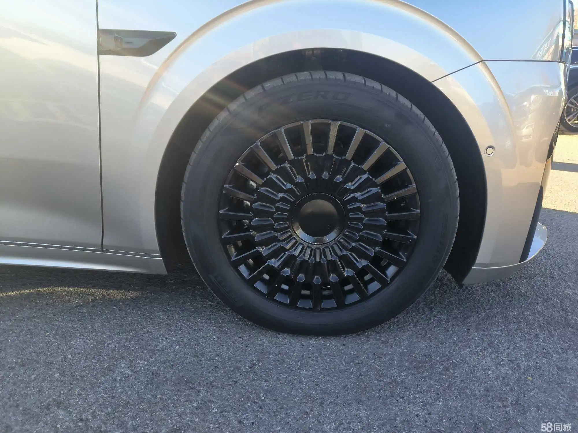 极氪 极氪009 2023 汽车图片 #23