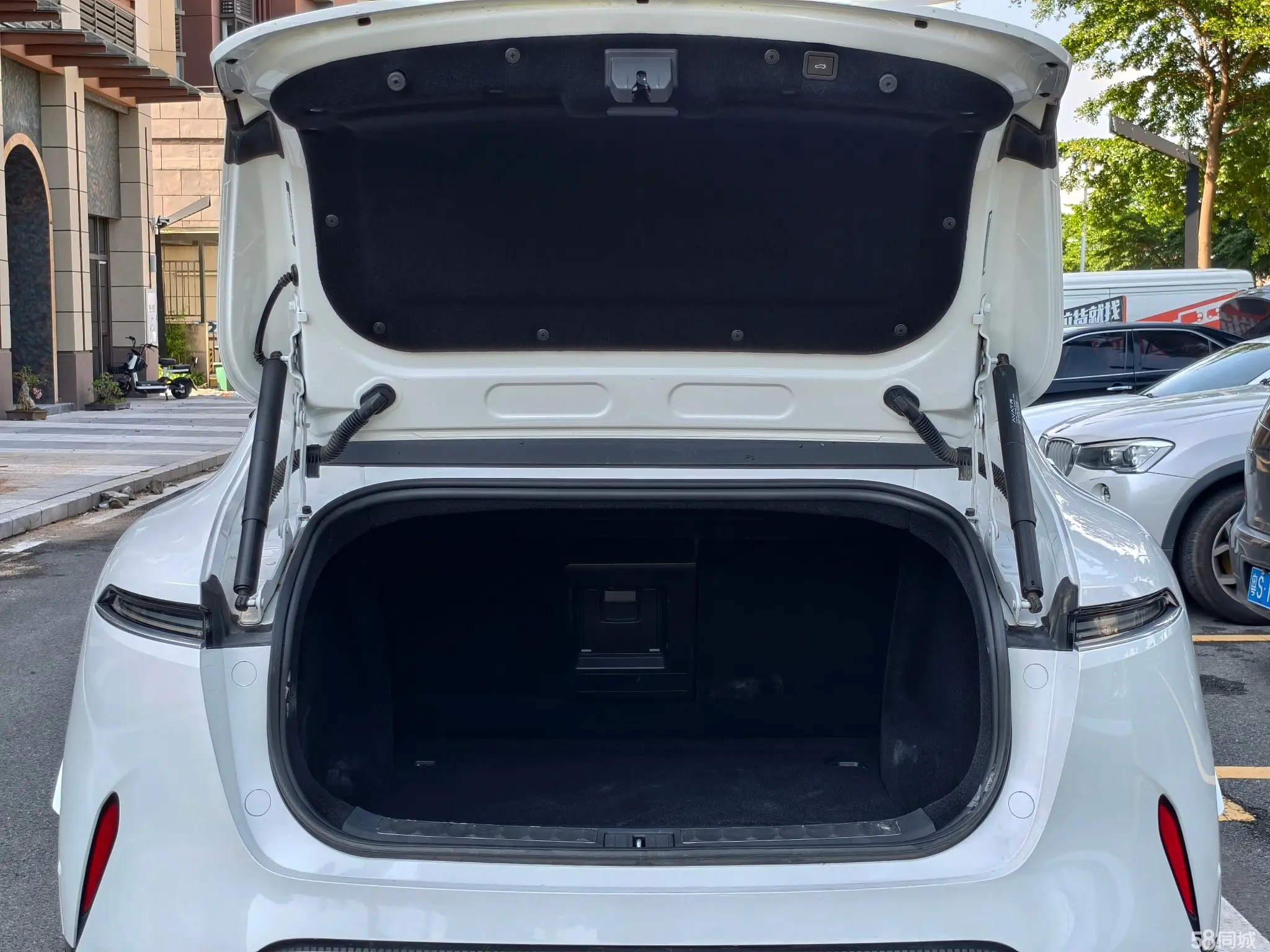 Avatr 11 2024 car image #23