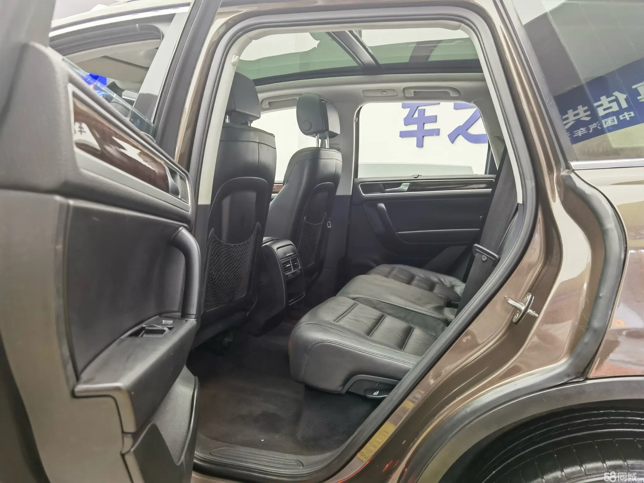 Volkswagen Touareg 2012 car image #23