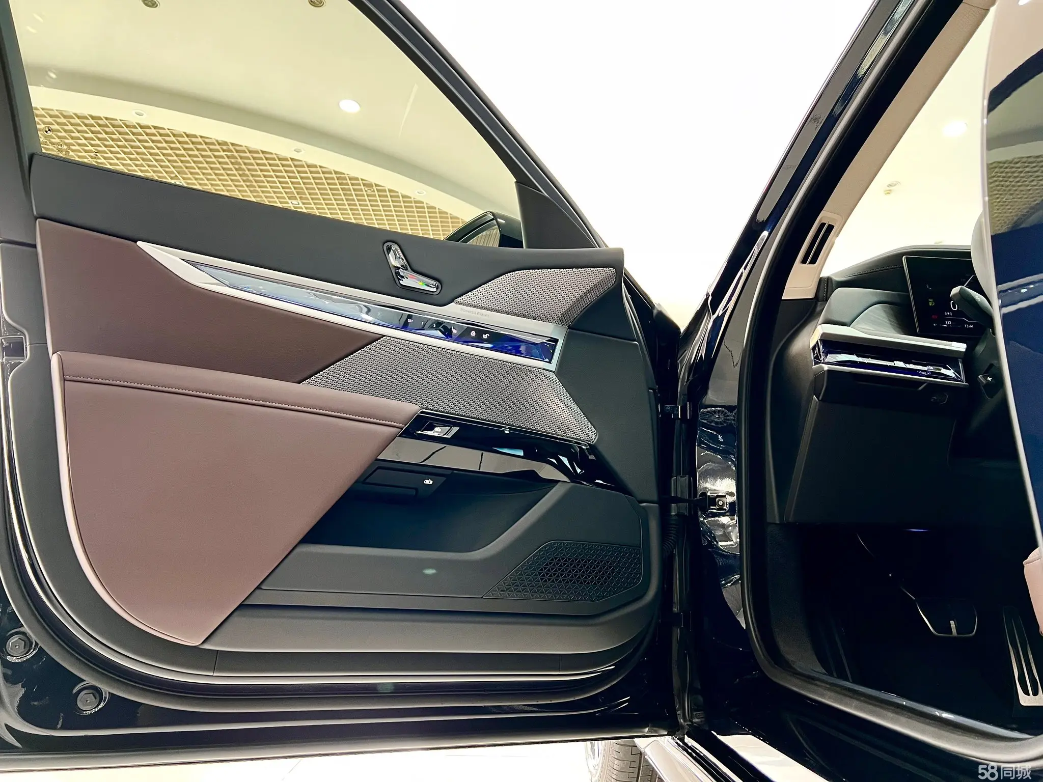 BMW 7 Series 2025 car image #23