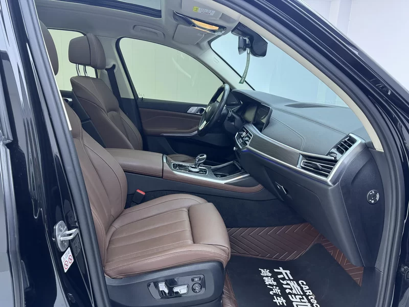 BMW X7 M60i 2021 #23 BMW X7 M60i 2021 car image #23